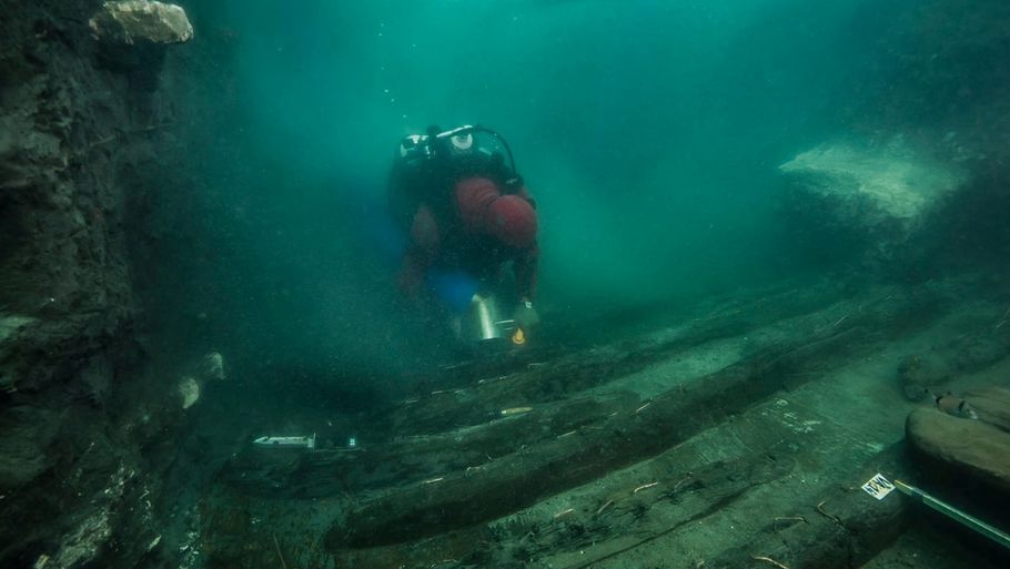 Dykkerne måtte forcere både ler og ruiner for at finde skibsvraget.
Foto: The Egyptian Ministry of Antiquities/Ritzau Scanpix