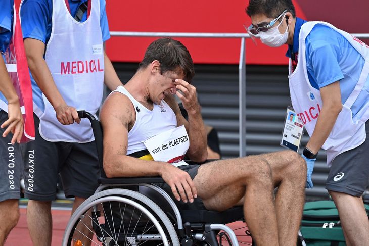 Belgieren måtte forlade OL i en kørestol efter et grimt uheld. Foto: Andrej Isakovic/Ritzau Scanpix