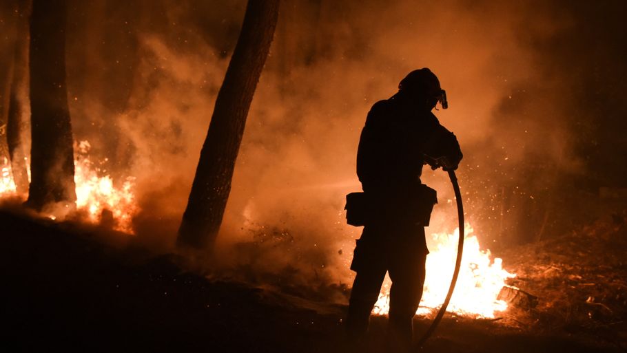 Brandfolk kæmper i alt mod 154 brande over hele Grækenland. Foto: Alexandros Avramidis/Reuters
