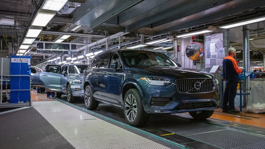 Der er midlertidigt stop i produktionen af nye biler på Volvos fabrik ved Göteborg. Foto: Volvo