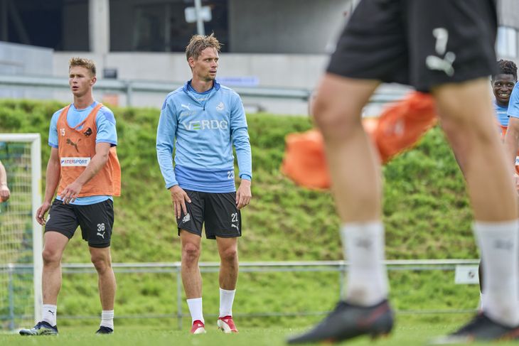 Jakob Ankersen vælger at gumle på sit holdkæft-bolsje og fokusere på sin fremtid i Randers FC. Foto: Claus Bonnerup