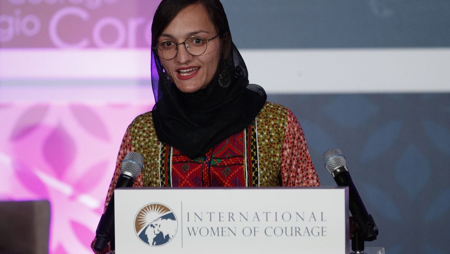 Zarifa Ghafari - her fotograferet i 2020, hvor hun talte til International Women of Courage Awards i Washington. Foto: Carolyn Kaster/Ritzau Scanpix