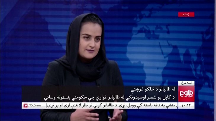 Lørdag gav Taliban Beheshta Arghand lov til at lave et interview med en af deres ledere. Det blev set som et forsøg på at vise, at kvinder kunne få det bedre i denne omgang, men allerede nu har piben fået en anden lyd. Alle kvinder er efter sigende fjernte fra tv-stationerne. Foto: Ritzau Scanpix