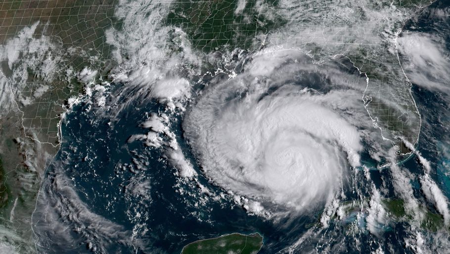 Orkanen Ida nærmer sig de stater i USA med kystområder ud til Den Mexicanske Golf. Den ventes at gå i land natten til mandag som en kategori fire orkan. Tusindvis af beboere er på flugt fra kystområderne. Foto: Handout/Ritzau Scanpix