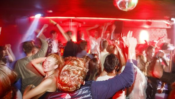 Duke afsked kontakt 249 mennesker: Tredobbelt fest i aften – Ekstra Bladet