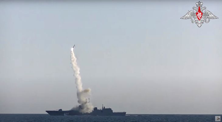 Ifølge Al-Jazeera kommer den her fregat med hypersoniske missiler med til øvelsen. Foto: Det russiske forsvar   