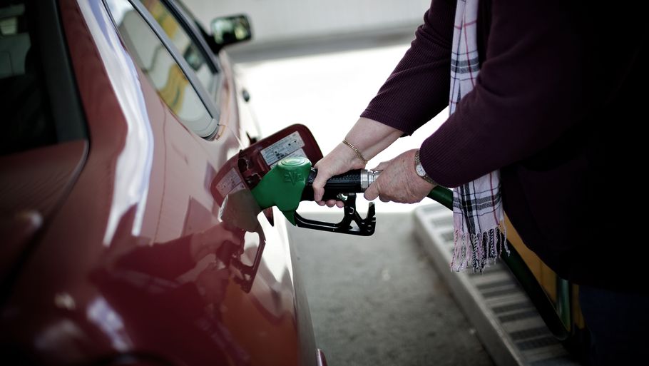 Det er blevet markant dyrere at fylde benzin på sin bil på det seneste. Foto: Joachim Adrian/Ritzau Scanpiz