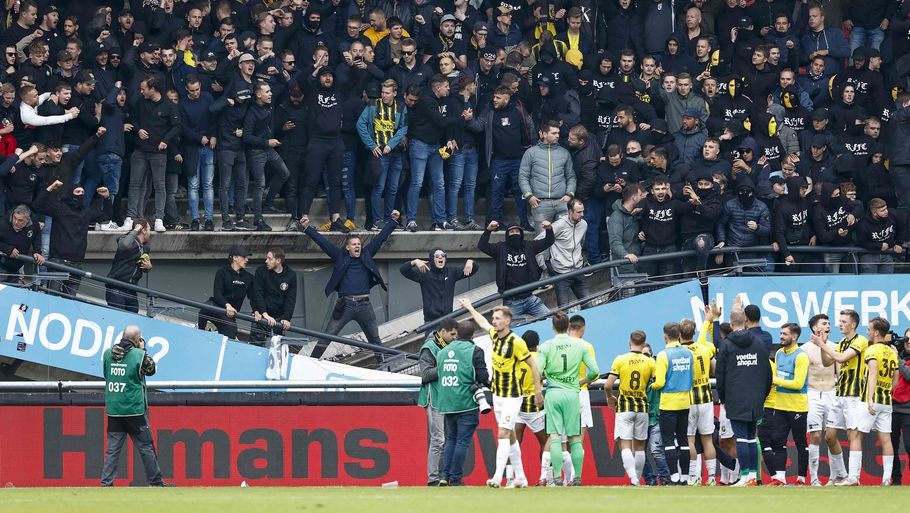 Fans og spillere var vidner til en situation, der kunne være gået frygtelig galt. Foto: Vincent Jannink/Ritzau Scanpix