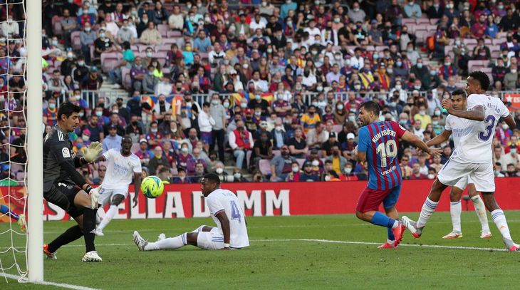 Sergio Aguero kom ind og scorede sit første mål i Barca-trøjen. Men det var ikke nok til point i El Clasico. Foto: Albert Gea/ Ritzau Scanpix