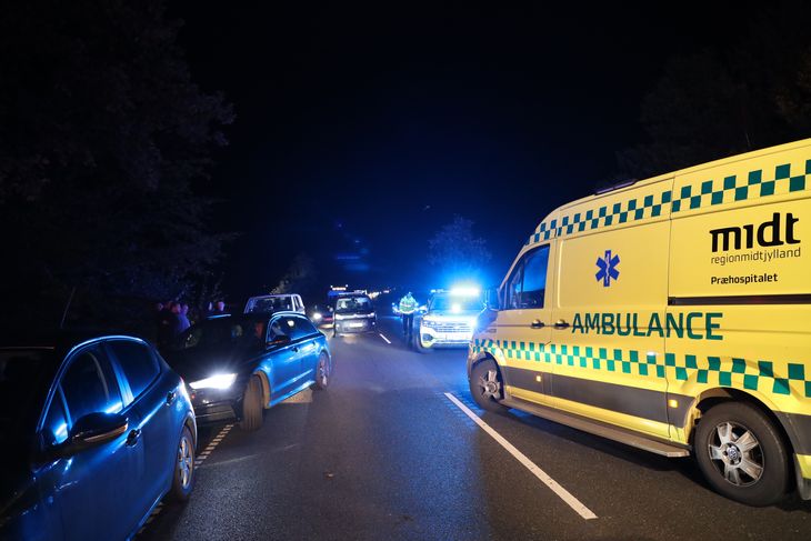 Ambulanceredderne forsøgte kun ganske kortvarigt genoplivning, inden manden blev erklæret død, fortæller politiet. Foto: Øxenholt Foto