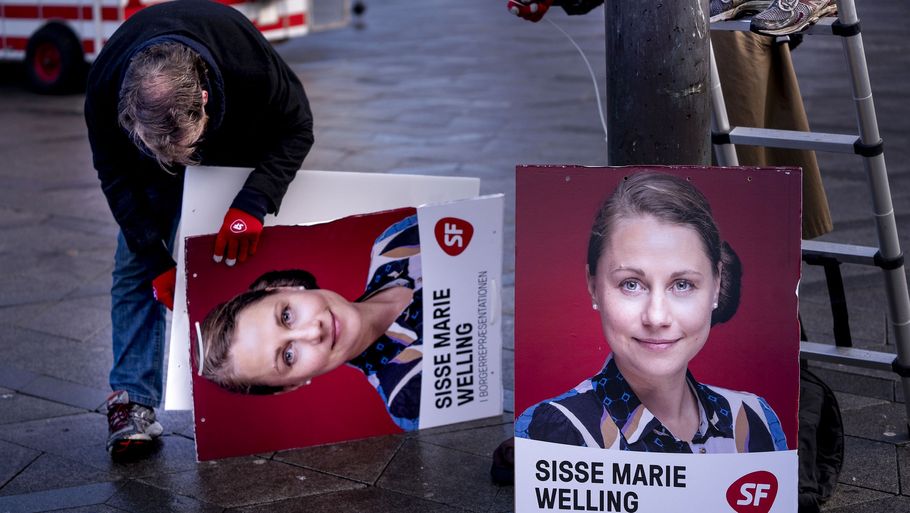 Sisse Marie Wellings (SF) portræt hænger i øjeblikket på valgplakater rundt om i København, men den ægte vare må vælgerne undvære i den kommende tid, fordi hun er blevet testet positiv for coronavirus. Foto: Liselotte Sabroe/Ritzau Scanpix