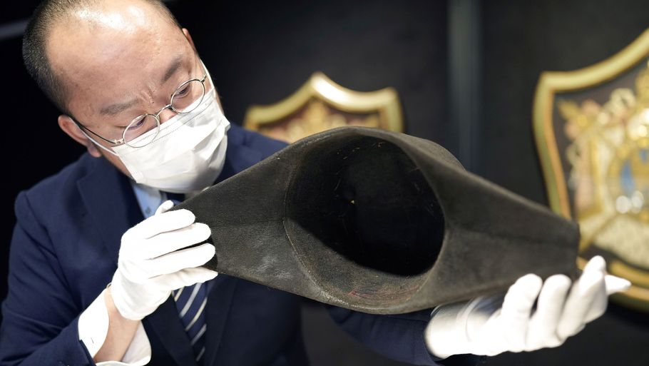 Napoleons gamle hat har indbragt 1,76 millioner kroner på en auktion i Storbritannien. (Arkivfoto) Foto: Tyrone Siu/Reuters