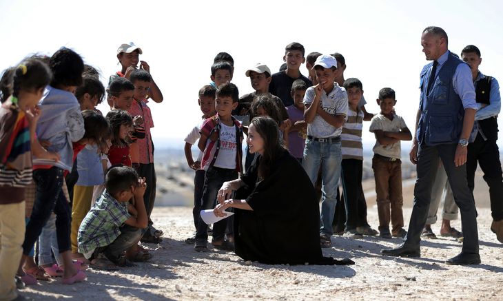 Angelina Jolie under et besøg i en syrisk nødhjælpslejr i 2016. Foto: Ritzau Scanpix