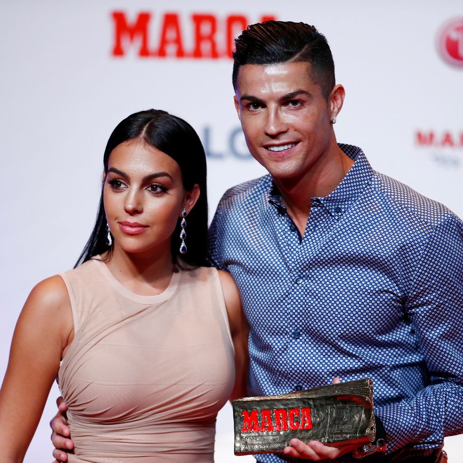 Det får Ronaldos kæreste i lommepenge
