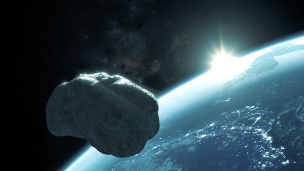 Crack pot Privilegium Pædagogik Skjulte sig i solens skær: Asteroide på størrelse med køleskab fløj tæt  forbi Jorden – Ekstra Bladet