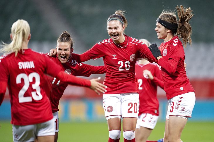 Signe Bruun nettede endnu engang for det danske kvindelandshold, da hun bragte danskerne foran 1-0. Foto: Bo Amstrup/Ritzau Scanpix
