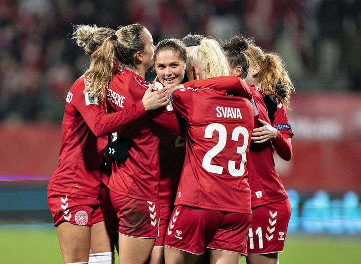 Det kvindelige fodbold-landshold har lagt sig alene i spidsen i deres VM-kvalifikationssejr over Rusland. Foto: Henning Bagger/Ritzau Scanpix