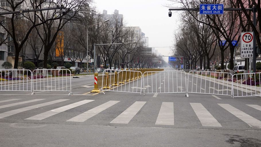 I byen Xi'an er gaderne blevet blokeret under lockdown. To uger inde