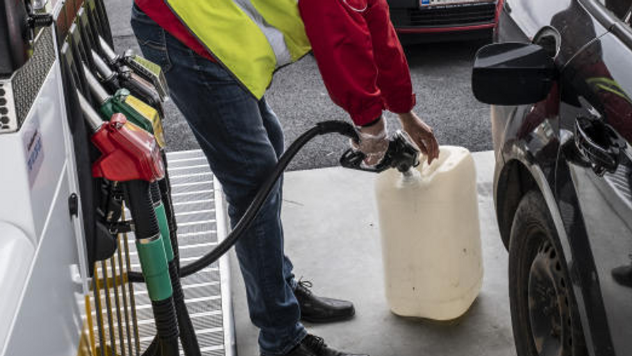 Hvad ville der ske i Danmark, hvis prisen på benzin blev fordoblet? Arkivfoto: Per Rasmussen