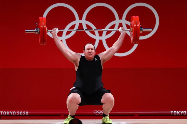 Laurel Hubbard er født som mand, men skiftede køn, og hun deltog ved OL i vægtløftning på kvindesiden. Foto: Edgard Garrido / Ritzau Scanpix