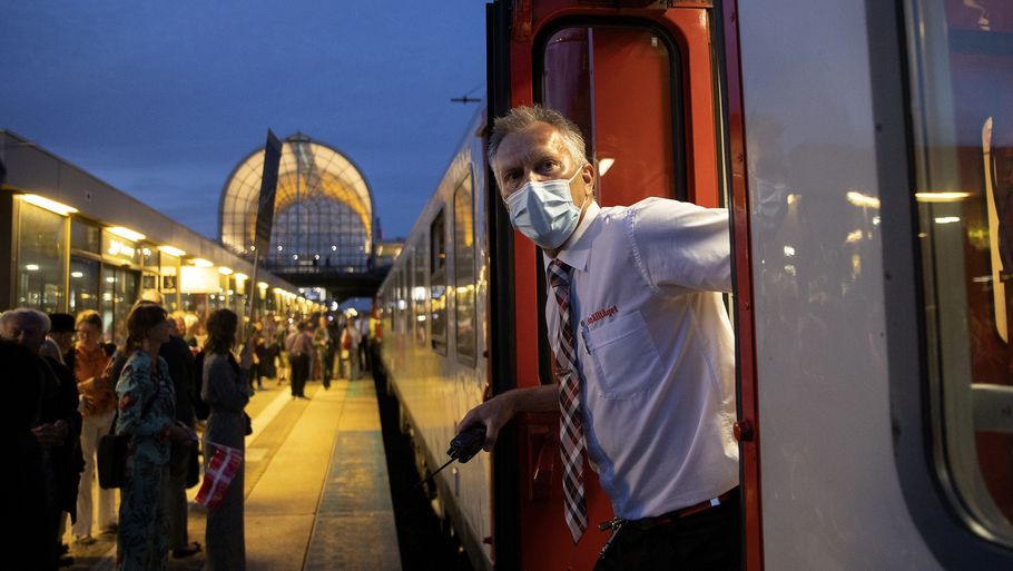 I sommer kørte det første nattog - Snälltåget - i syv år fra en dansk togstation. Det skete under stor mediebevågenhed. Foto: Finn Frandsen