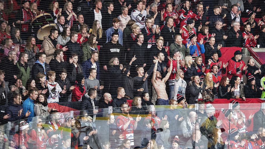 En del af Aalborg Pirates' fans kan se frem til igen at se ishockey i hallen. (Arkivfoto) Foto: Henning Bagger/Ritzau Scanpix