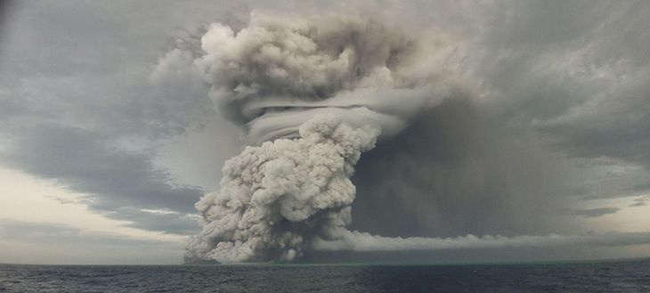 Udbruddet er kommet efter, der har været kraftig aktivitet fra vulkanen med mindre udbrud i de seneste par dage. Foto: Tonga Geological Services