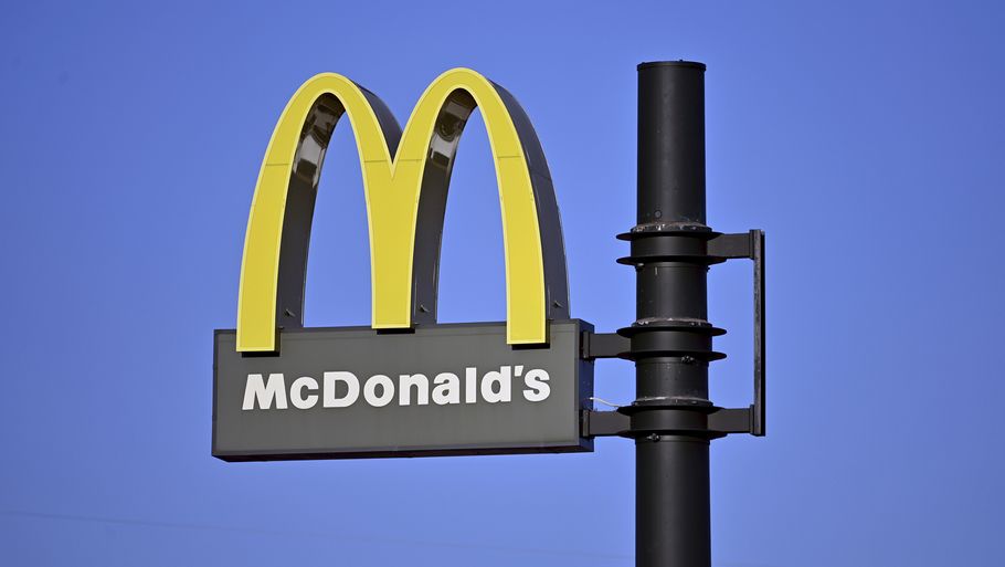Prisen på en McDonald's-cheeseburger stiger. Foto: Frank Hoermann/Sven Simon/Ritzau Scanpix