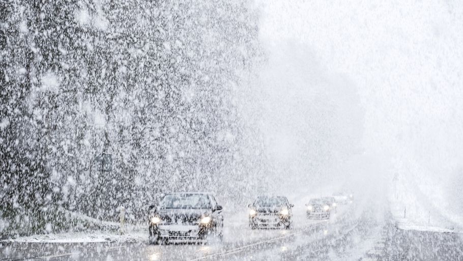 Der er risiko for glatte veje i hele landet på grund af de kolde temperaturer og nedbøren, der varierer fra sne, til slud og til sidst regn. Foto: Per Rasmussen