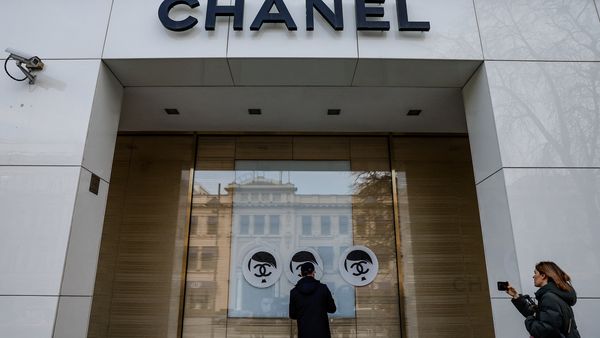 har taget fejl Guvernør ulæselig Russiske influencere raser: Til angreb på Chanel – Ekstra Bladet