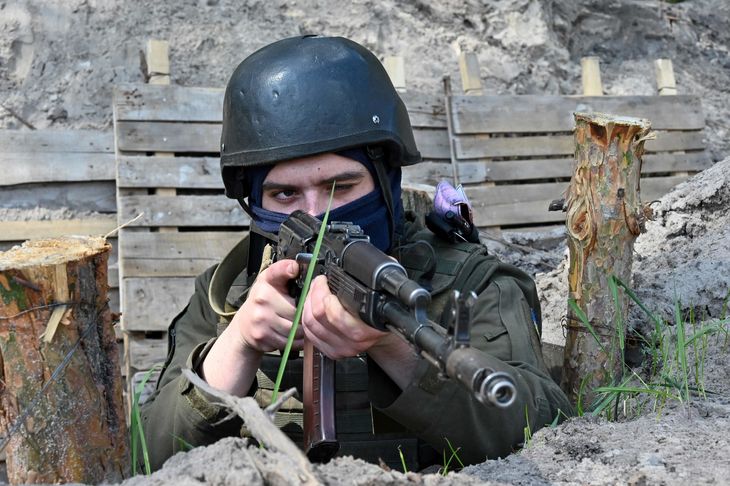 En ukrainsk soldat på øvelse nær Kharkiv. Foto: Sergey Bobok/Ritzau Scanpix
