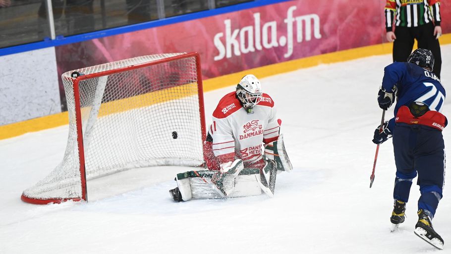 Unge Frederik Dichow har haft en stor sæson i svensk ishockey og har gjort det godt i sine kampe for det danske landshold. Foto: Thomas Sjørup/Ritzau Scanpix