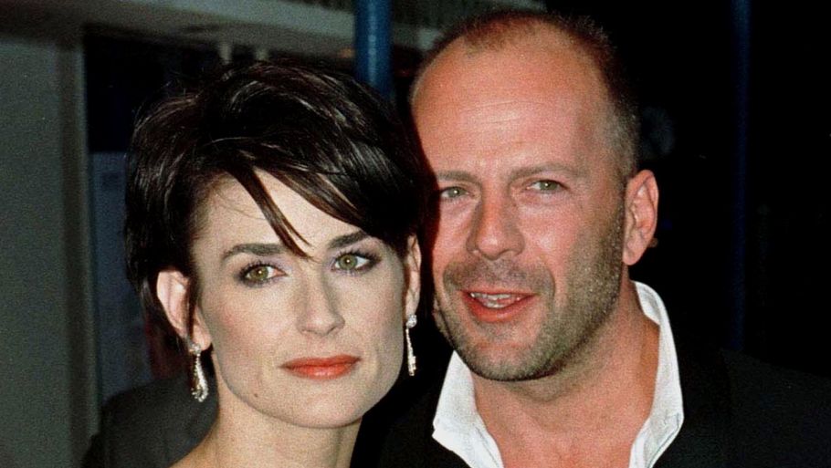 Demi Moore og Bruce Willis blev skilt i 2000 efter 13 års ægteskab. Sammen har de tre døtre.  De to har bevaret deres tætte relation, og i anledning af Bruce Willis 68-års fødelsdag var Demi Moore med. Foto: Ritzau Scanpix / Fred Prouser