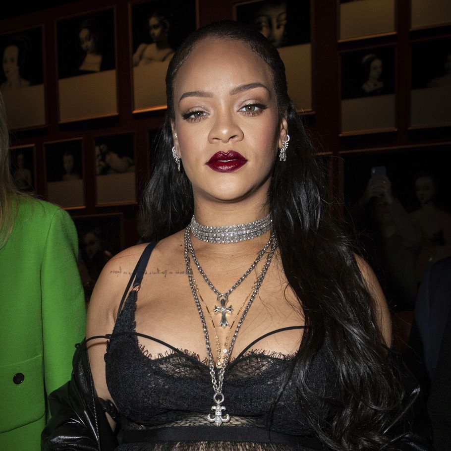 Rihanna viser røv i ny video billede