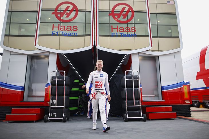 De to berøringer med Lewis Hamilton i denne sæson har kostet Kevin Magnussen dyrt. Foto: Andy Hone/Haas F1 Team