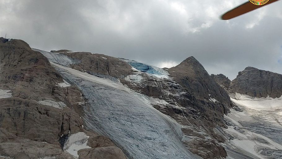 Mindst seks personer har mistet livet i en gletsjerulykke i Italien. På billedet ses den gletsjer, der kollapsede. Foto: -/Ritzau Scanpix