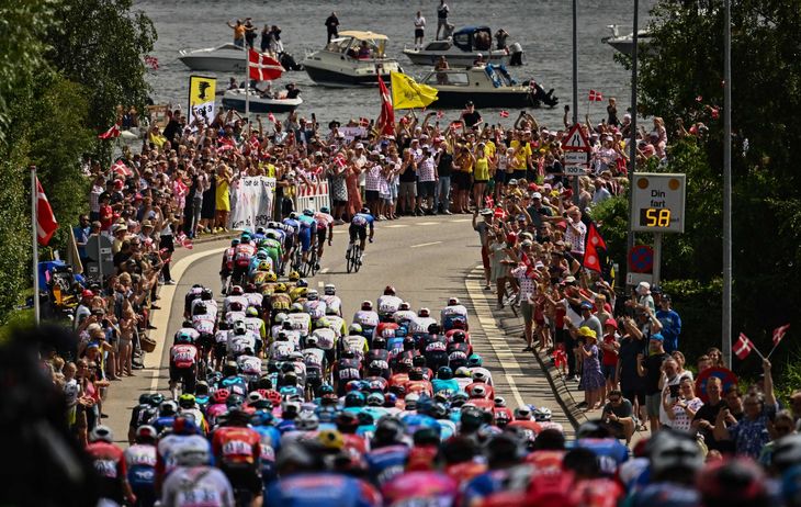 To millioner danskere stimlede sammen langs vejene på de tre første etaper. Foto: Marco Bertorello/Ritzau Scanpix