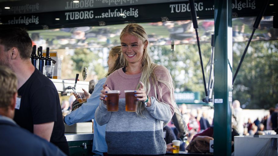 I 2019 kostede en fadøl 50 kroner på Tønder Festival. I år må folk betale en femmer mere. Foto: Per Lange