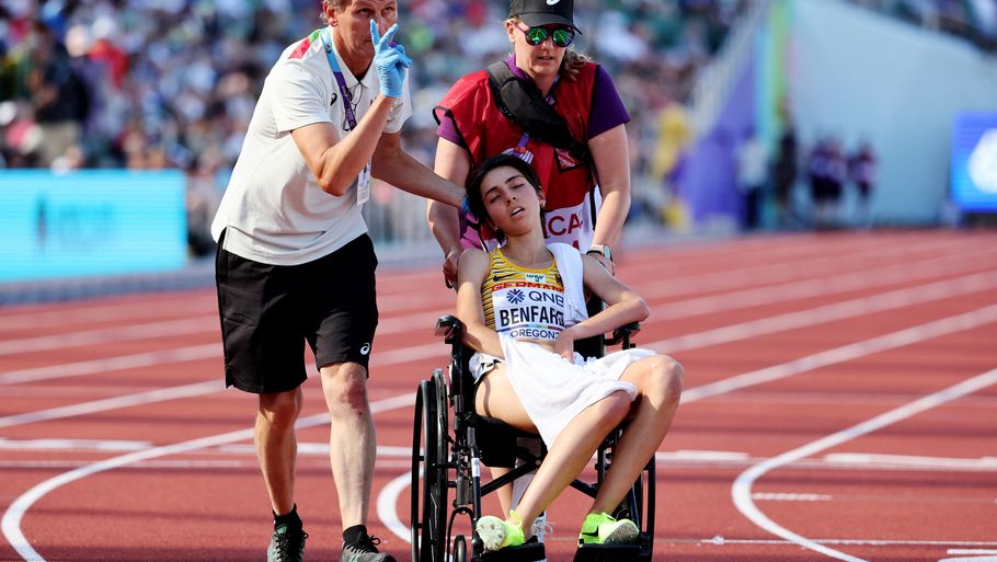 Sara Benfares kollapsede med hedeslag efter sit 5000 meter løb til VM i USA. Foto: Lucy Nicholson/Ritzau Scanpix