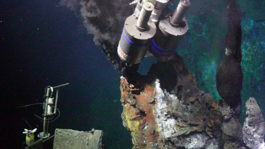 Forskerne har blandt andet brugt et fjernstyret undervandskøretøj til at udforske de hydrotermiske væld. (Foto: Woods Hole Oceanographic Institution)