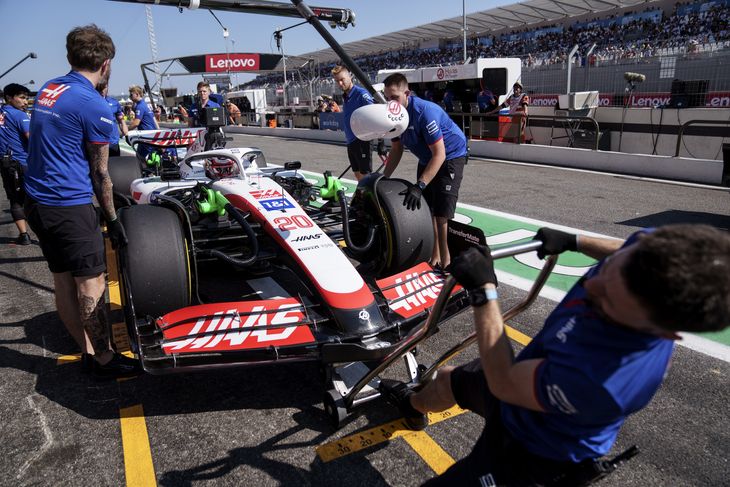 Haas-raceren er stadig konkurrencedygtig, selv om den endnu ikke er opdateret. Kevin Magnussen får dog denne weekend en forsmag på den nye let modificerede frontvinge. Foto: Tariq Mikkel Khan 