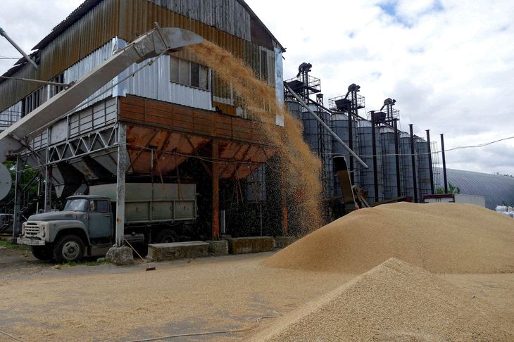 Flere tons korn har hobet sig op i blandt andet Odesa. Foto: Stringer/Reuters