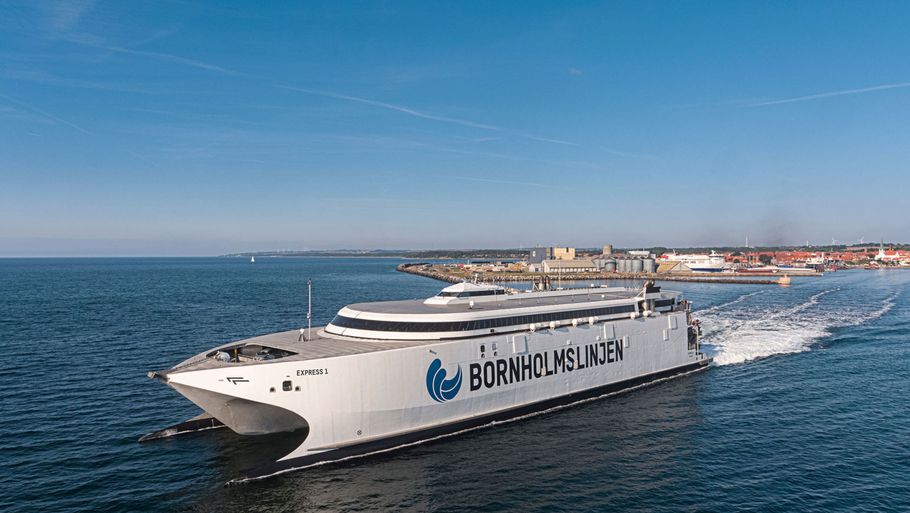 Færgen, der havde passagerer med, deltog i en svensk redningsaktion. Foto: Molslinjen/Bornholmslinjen
