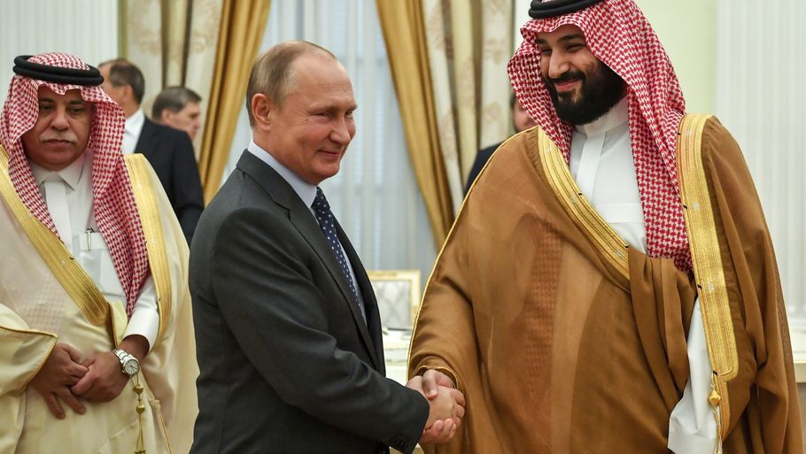 Ruslands præsident, Vladimir Putin, og Saudi-Arabiens kronprins, Mohammed bin Salman. Foto: Yuri Kadobnov/Ritzau Scanpix