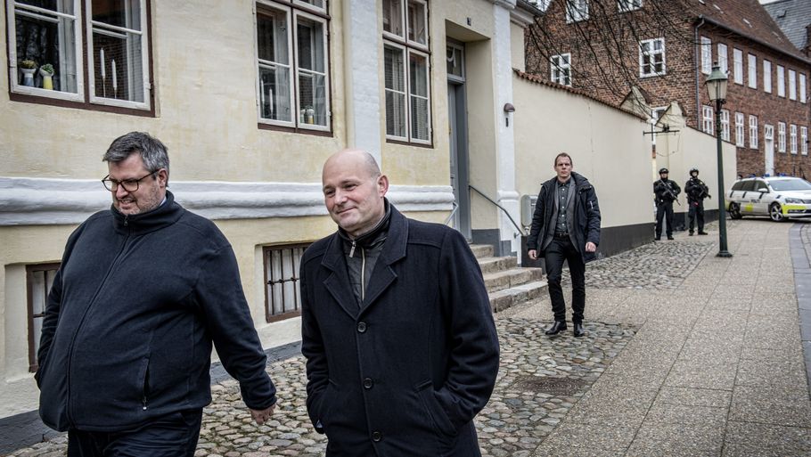 Søren Pape foran sin ulovlige bolig i hjertet af Viborg. Foto: Casper Dalhoff