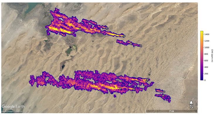 Tæt ved den turkmenske havneby Hazar opdagede EMIT ikke færre end 12 gasskyer, hvoraf nogle var mere end 32 kilometer lange. Området lægger jord til gas- og oliefelter, der tilsammen udleder mere end 50 tons metan i timen. Grafik: NASA / JPL-Caltech
