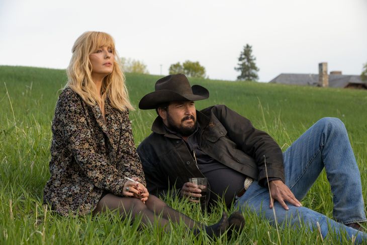 Kelly Reilly og Cole Hauser som Beth og Rip i 'Yellowstone'. Om de følger med over i en spinoffserie, vides endnu ikke. Foto: SkyShowtime