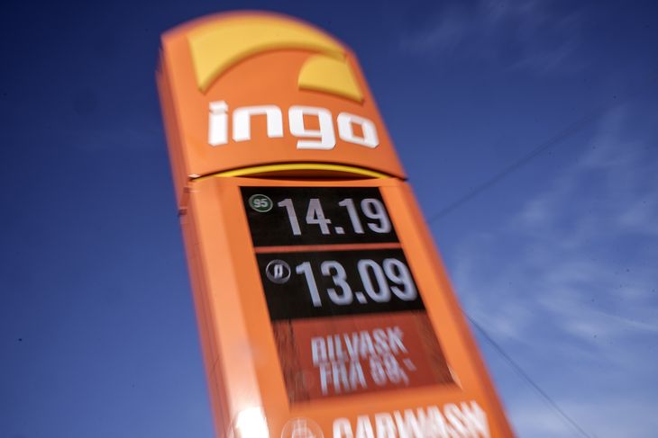 Det er blevet betydeligt billigere at tanke benzin og diesel, siden priserne toppede i juni. Foto: Tariq Mikkel Khan