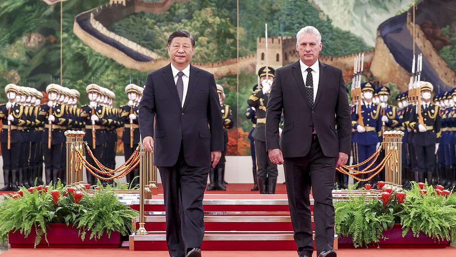 Cubas præsident, Miguel Díaz-Canel, har været på et sjældent besøg hos Kinas  præsident,  Xi Jinping. Foto: Ding Lin/Ritzau Scanpix