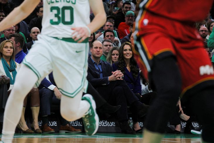 Prinsen og hertuginden så kampen mellem Boston Celtics og Miami Heat. Foto: Brian Snyder/Ritzau Scanpix